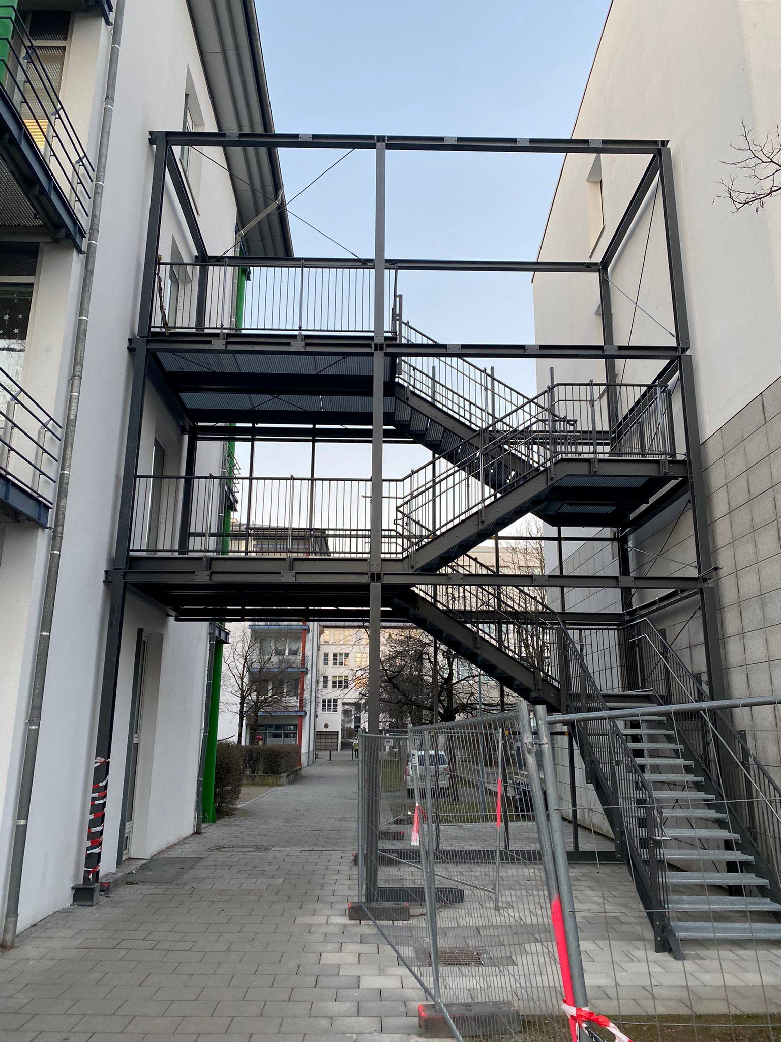 Lückenschluss zwischen zwei Gebäuden in München