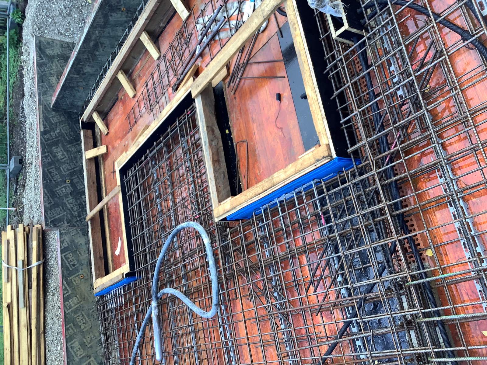 Einfamilienhaus in Obermenzing mit unterschiedlich geneigten Dachflächen